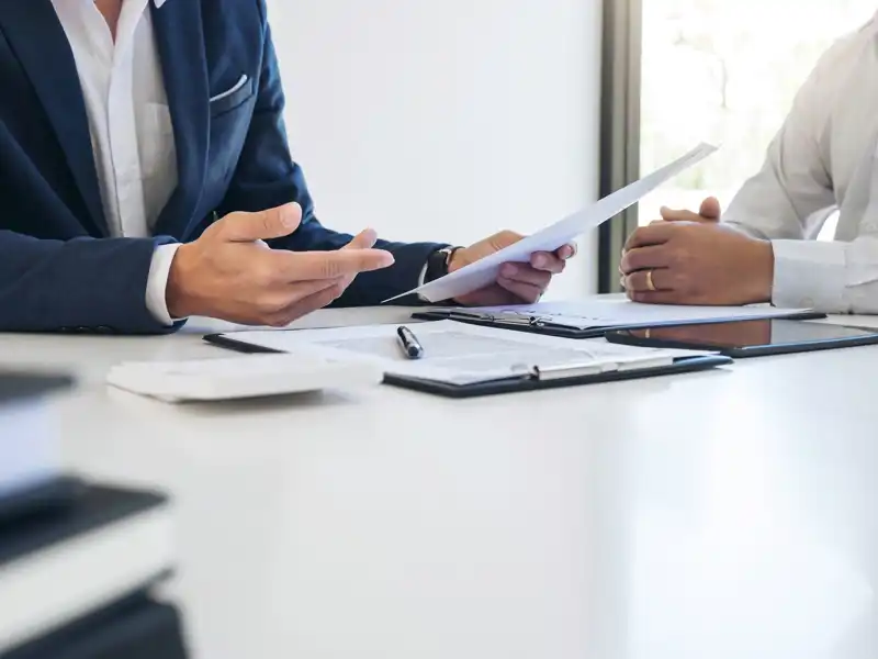 Agent man presentation and consulting detail to customer.